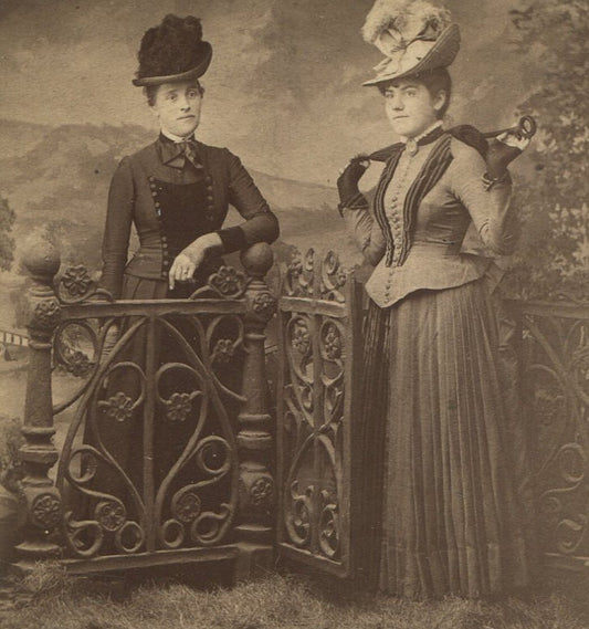 Vintage photo: Women in hats, dresses & umbrellas, La Crosse, WI, 3x2.5 in,