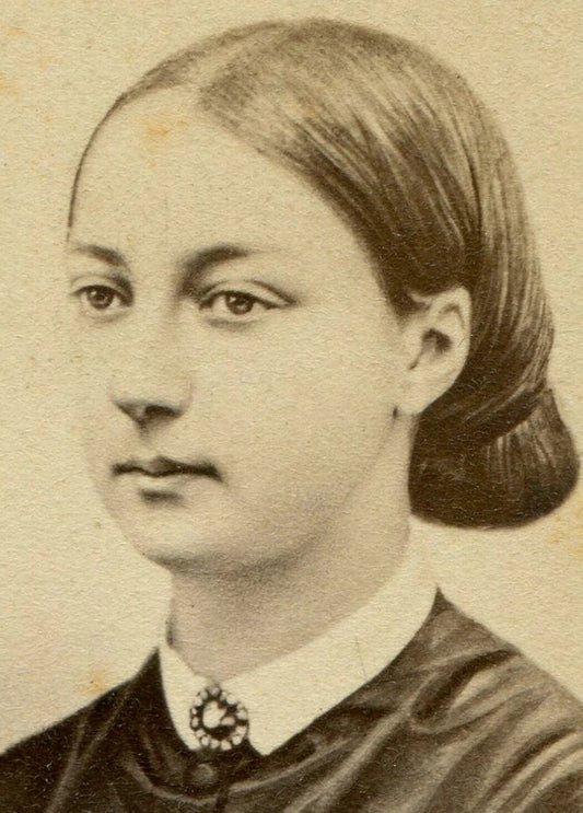 PROMINENT FRENCH FIGURE, FEMALE. ARTISTICALLY ENHANCED CDV, ID ON BACK. PARIS.