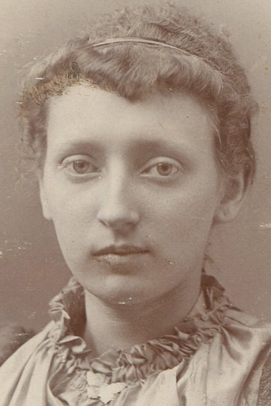 Vintage Olive Oyl Look-Alike Cabinet Card from New York -- Early 1900s Pop