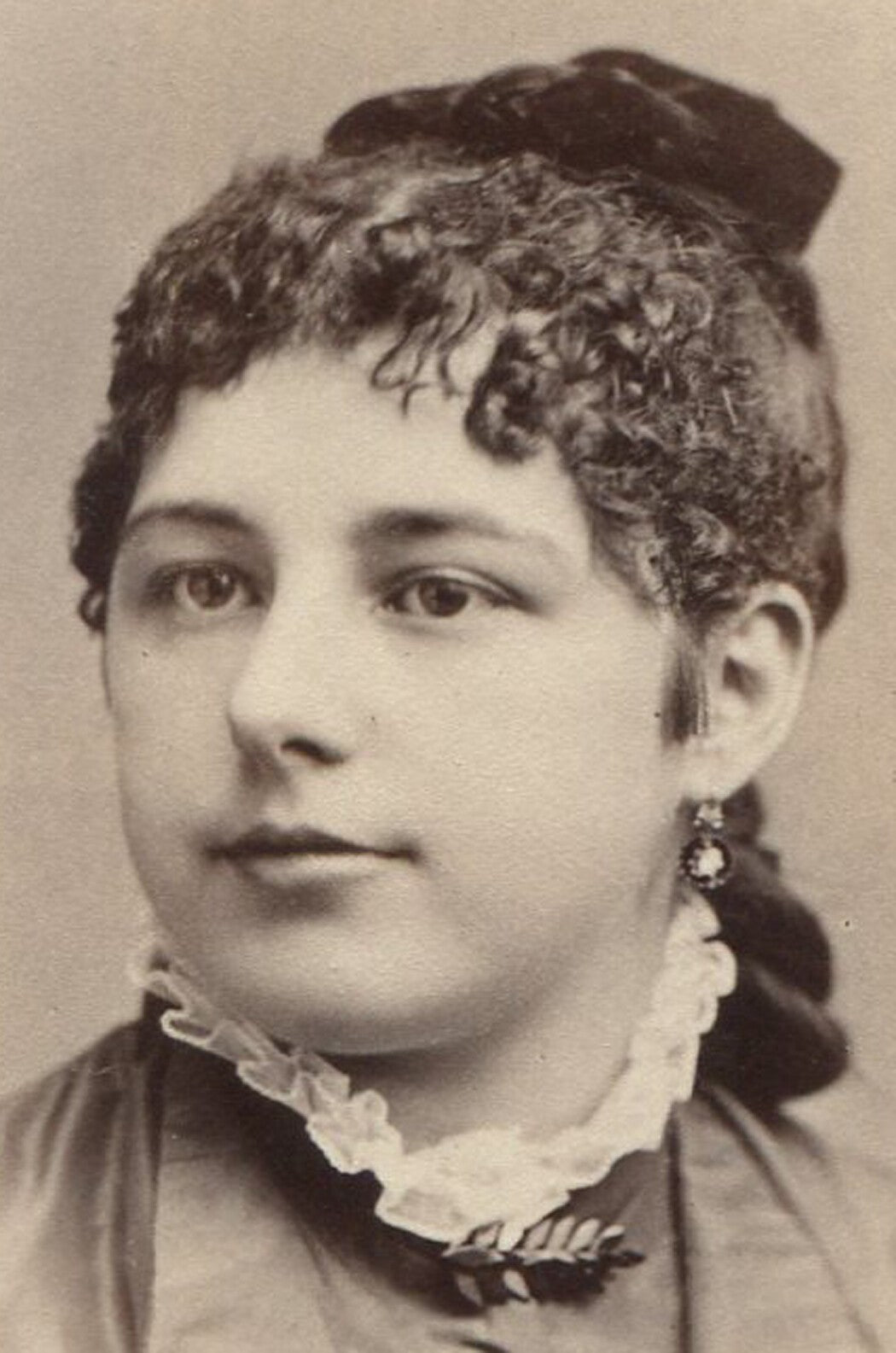 Rare vintage cabinet card portrait of a young woman with pin-curled hair -- New