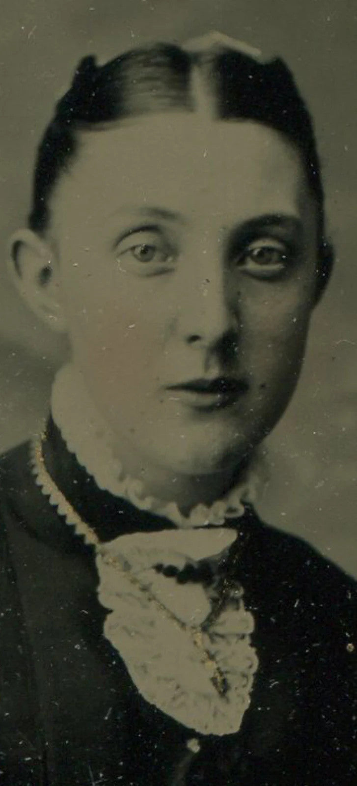 LOVELY WOMAN IN HIGH RUFFLE COLLAR DRESS. TINTED TINTYPE IN PERIOD PAPER MAT.