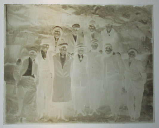 GROUP PHOTO, YOUNG MEN IN COATS AND HATS. 4X5 GLASS PLATE NEGATIVE. 1900s