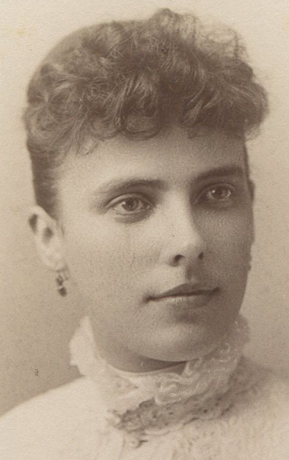 Vintage cabinet card photo: Original portrait of woman with fuzzy bangs, high