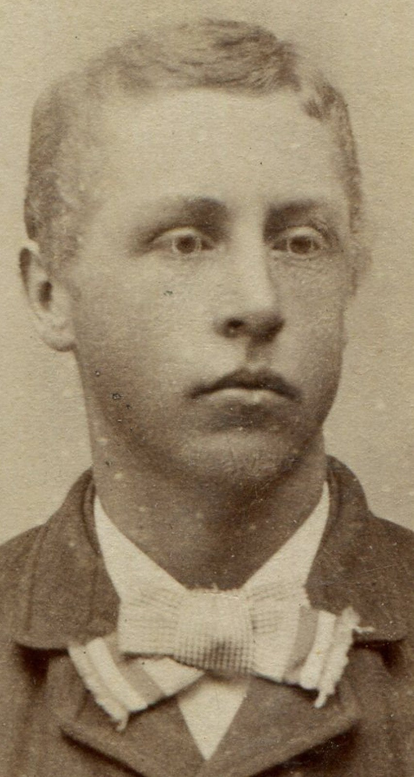 BLANK, LONG FACED YOUNG MAN. FANCY TIE. CDV. ALLENTOWN, PA.