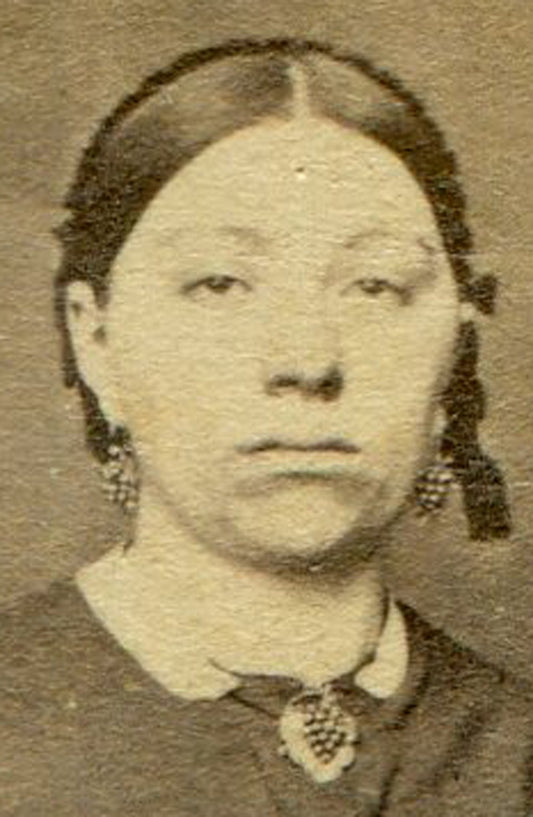 CIVIL WAR ERA TAX STAMP. WOMAN, SLIGHTLY INEBRIATED EXPRESSION. CDV. ALLENTOWN.