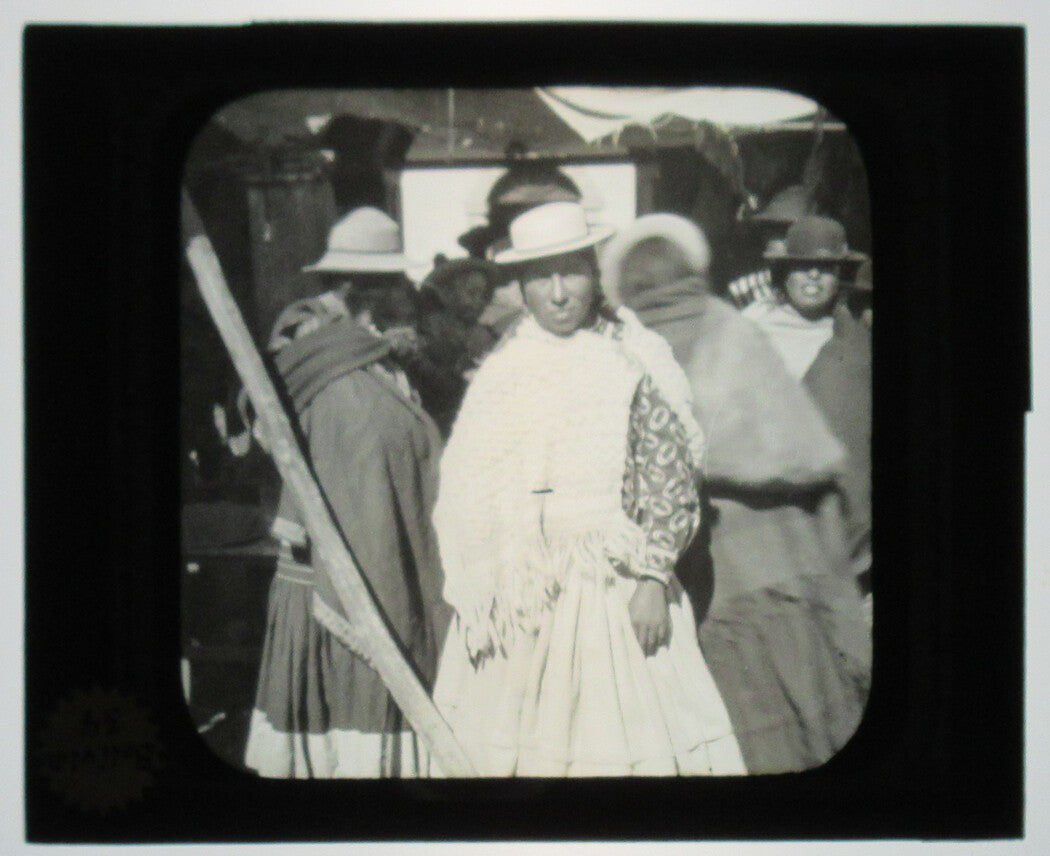 INDIGENOUS CHOLA WOMAN. ORURO, BOLIVIA. PHOTO ON GLASS.