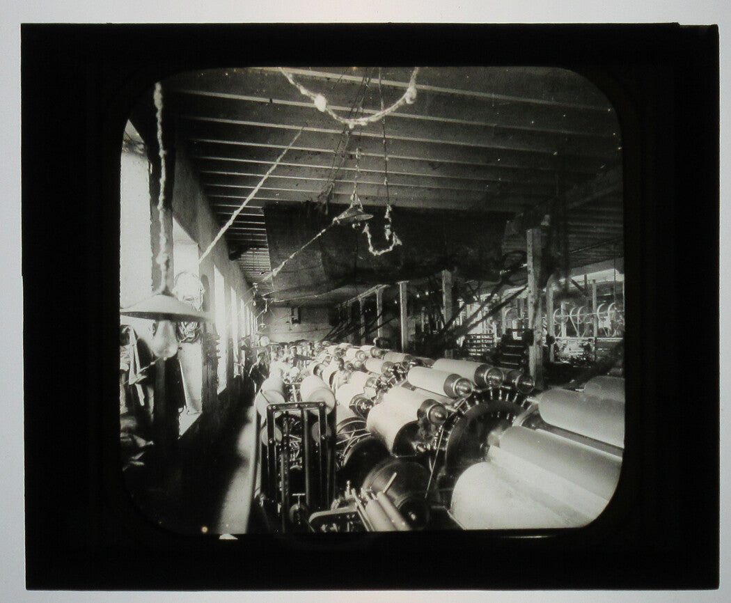 OCCUPATIONAL,  TEXTILE FACTORY SETTING. 1900. PHOTO ON GLASS.