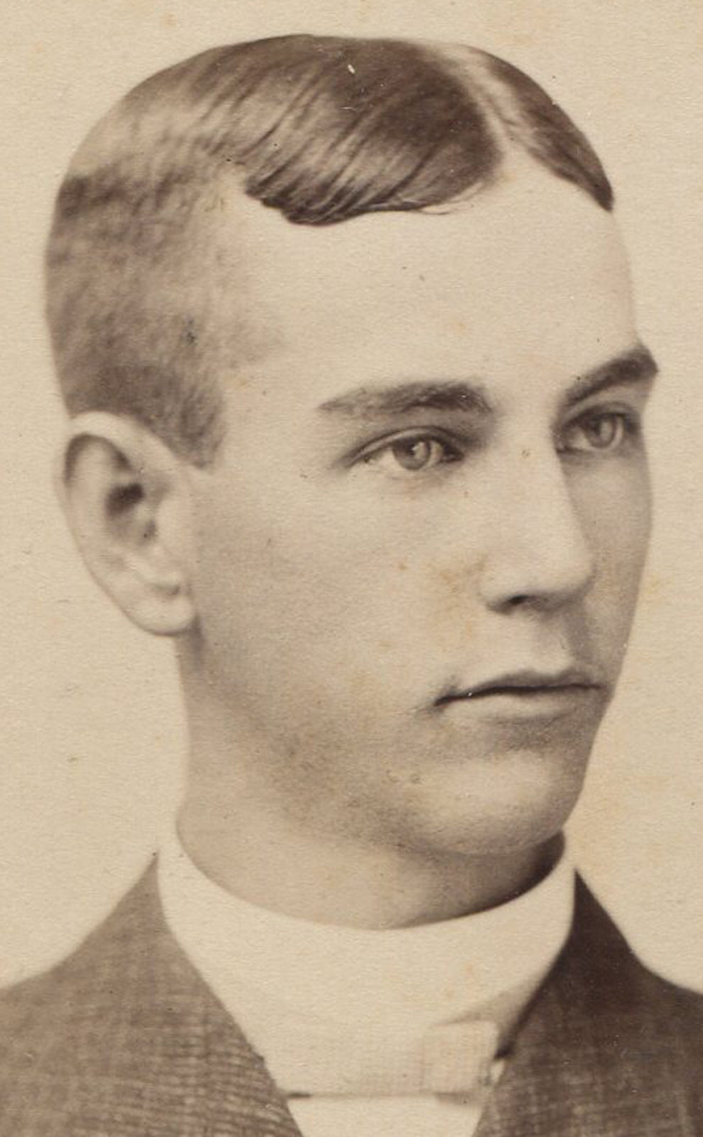 CLEAR EYED MAN W/ LITTLE BOW TIE, CHECKED SUIT. CABINET CARD. HARTFORD, CONN.