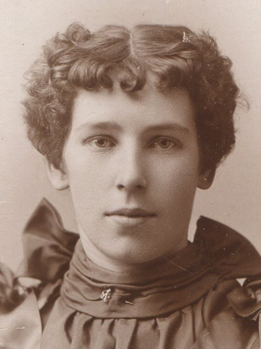 LONG FACED YOUNG WOMAN, PUFFY BIG DRESS. CABINET CARD. BOSTON, MASS.