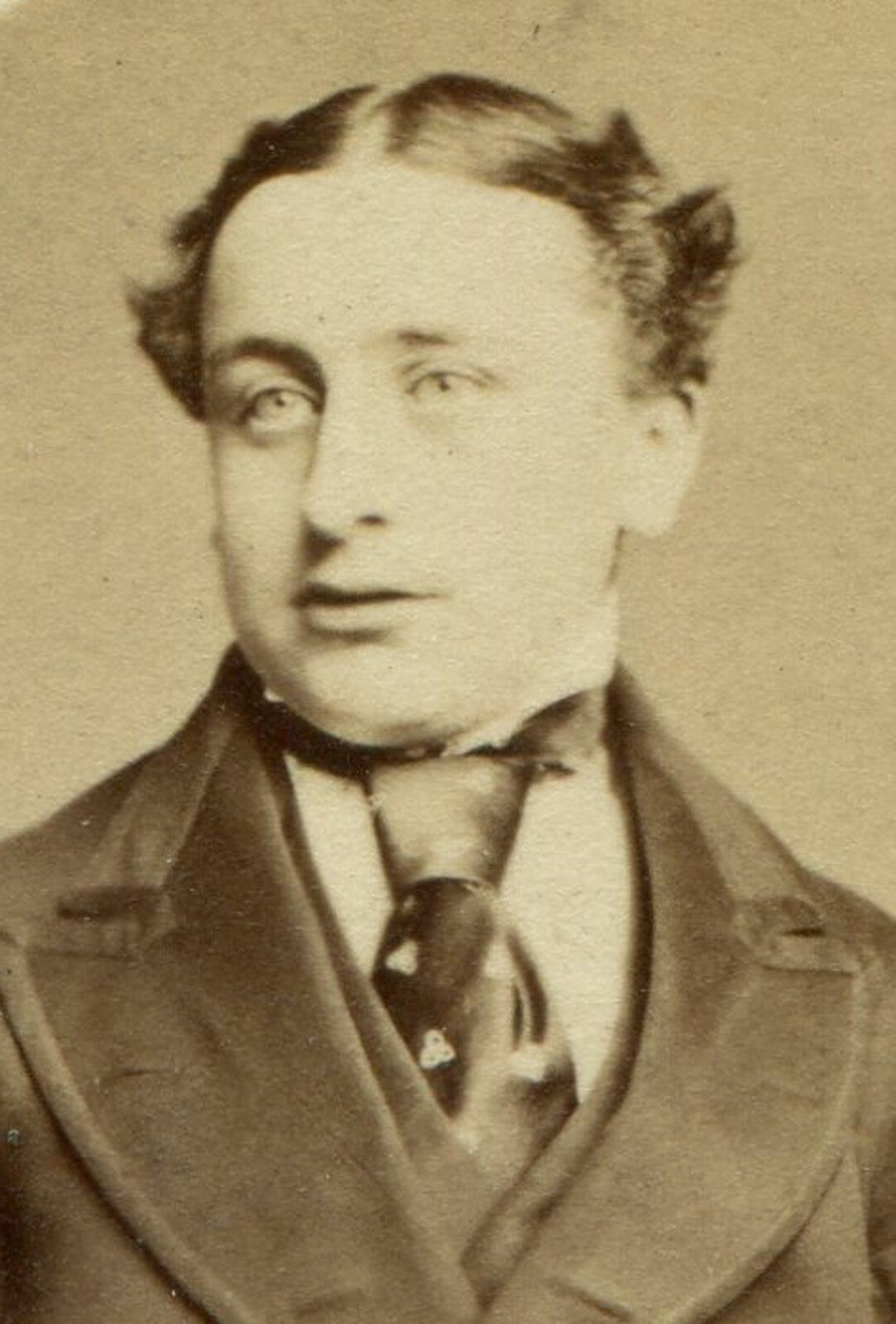 MAN IN UNCOMFORTABLE TIE, HOLDING WALKING STICK. CVD. LONDON, ENGLAND.