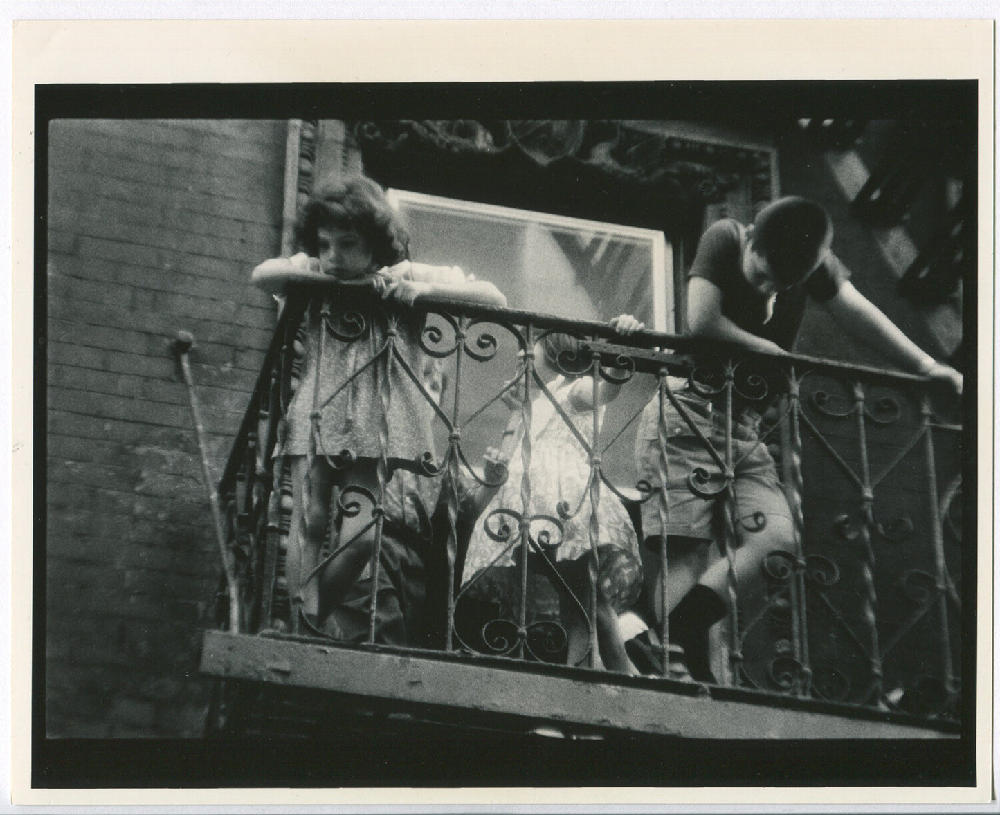 CHILDREN ON FIRE ESCAPE. 8 X 10 B&W PHOTO, 1970-80s. BLACK AND WHITE.