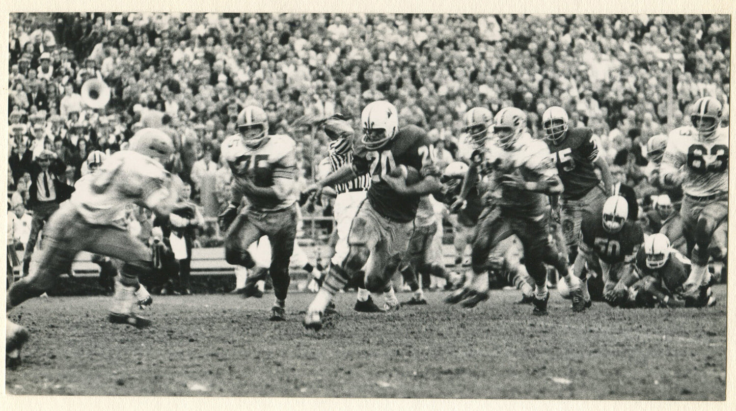 PITT FOOTBALL PLAY ACTION. 1970s. 5 X 9.5 IN B&W PHOTO ON BOARD 8 X 12 INCHES.