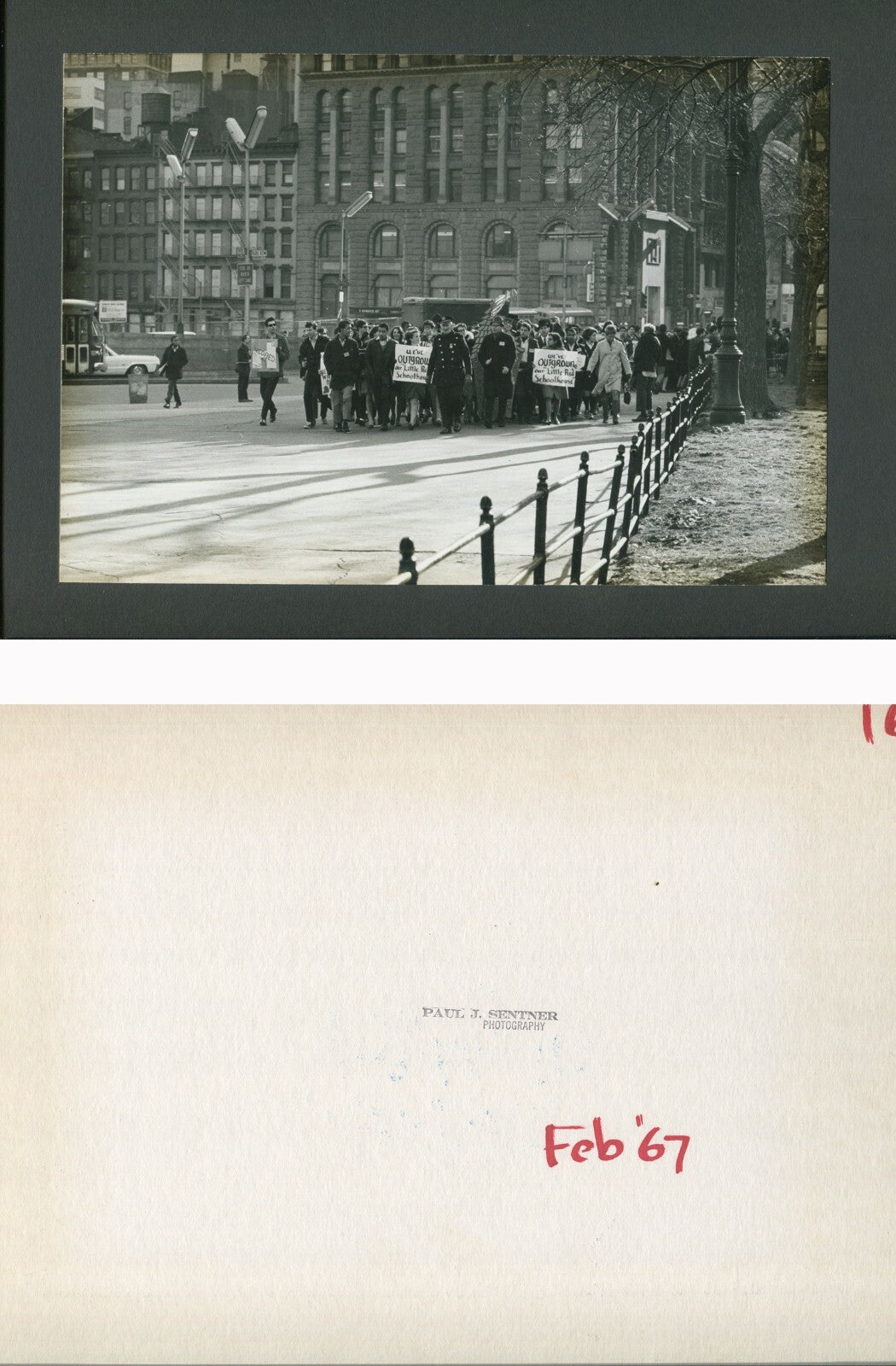 STREET PROTEST/ART PHOTOS NYC, 1967. COLLECTION OF 8 B&W PHOTOS MOUNTED ON 10X14
