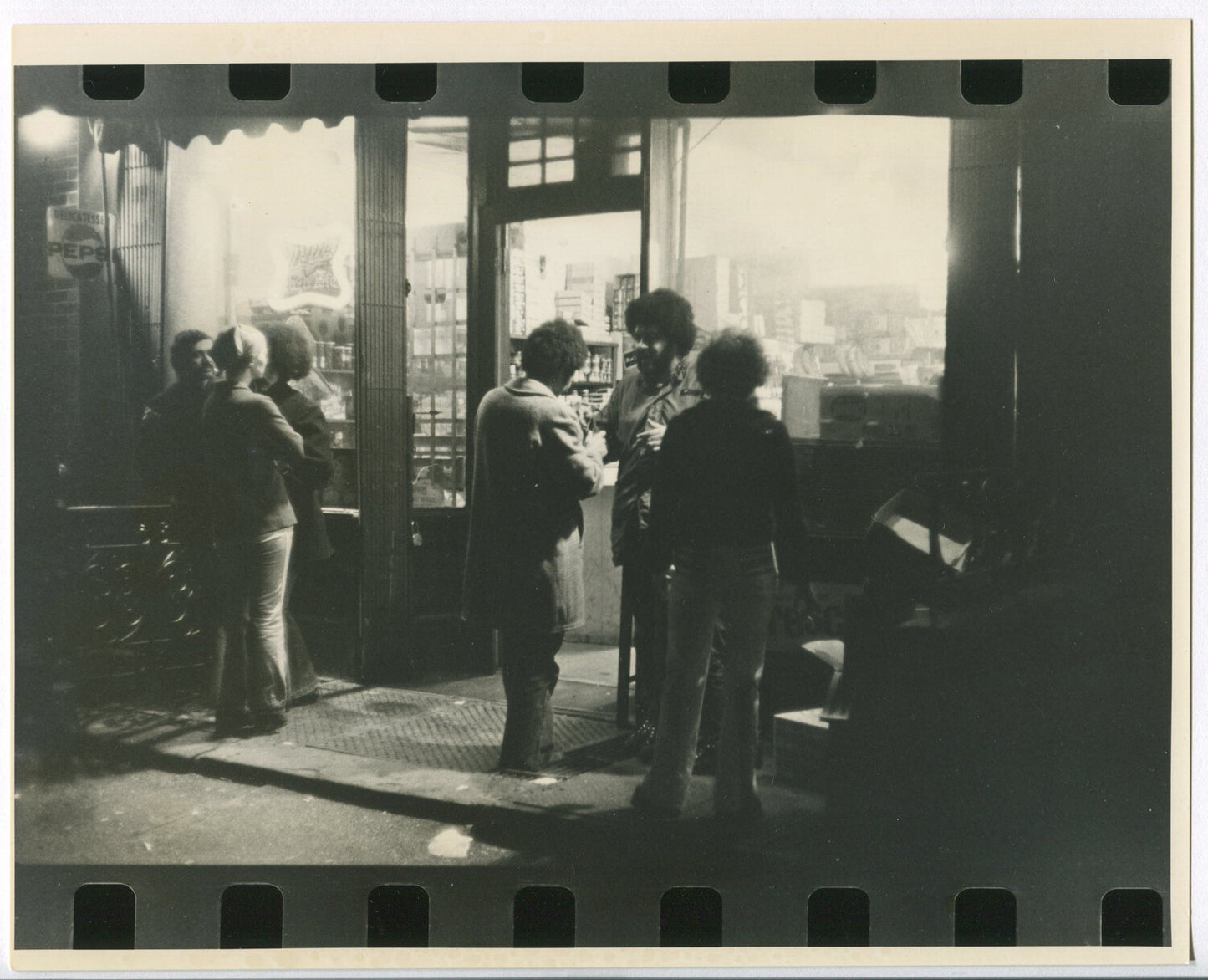 NYC 1967-70. COLLECTION B&W PHOTOS, ART, SLICE OF LIFE. 20 PLUS 8X10 PHOTOS.