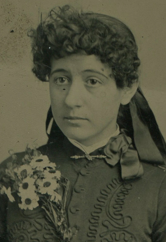 YOUNG WOMAN WITH CURLY BANGS, BIG FLOWER PIN. TINTED TINTYPE.