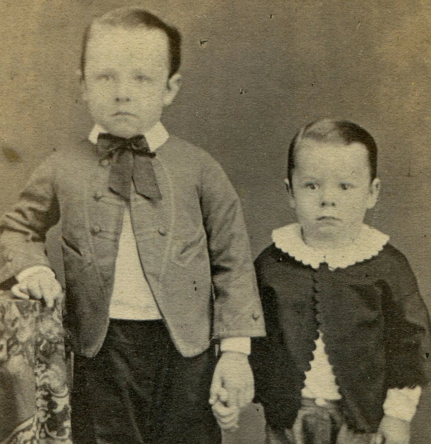 VERY YOUNG BROTHERS STANDING POSE, HOLDING HANDS. CIVIL WAR ERA CDV.