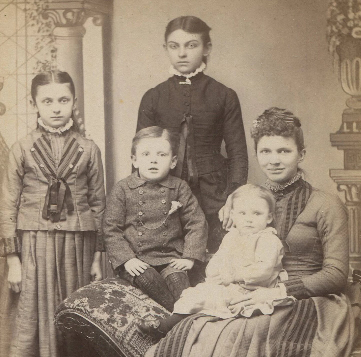 MOTHER W/FOUR CHILDREN IN DIFFERENT DEGREES OF HAPPINESS. CABINET CARD.
