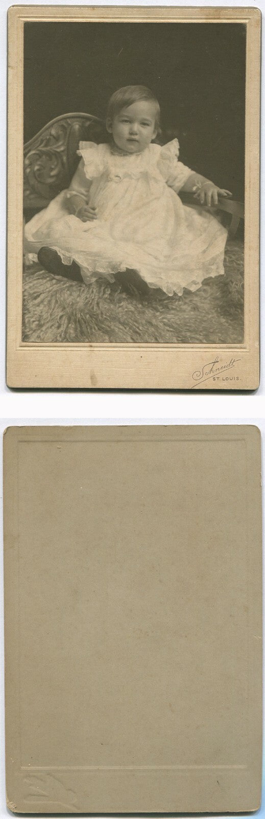 Vintage cabinet card: baby portrait squinting at camera -- St Louis MO original