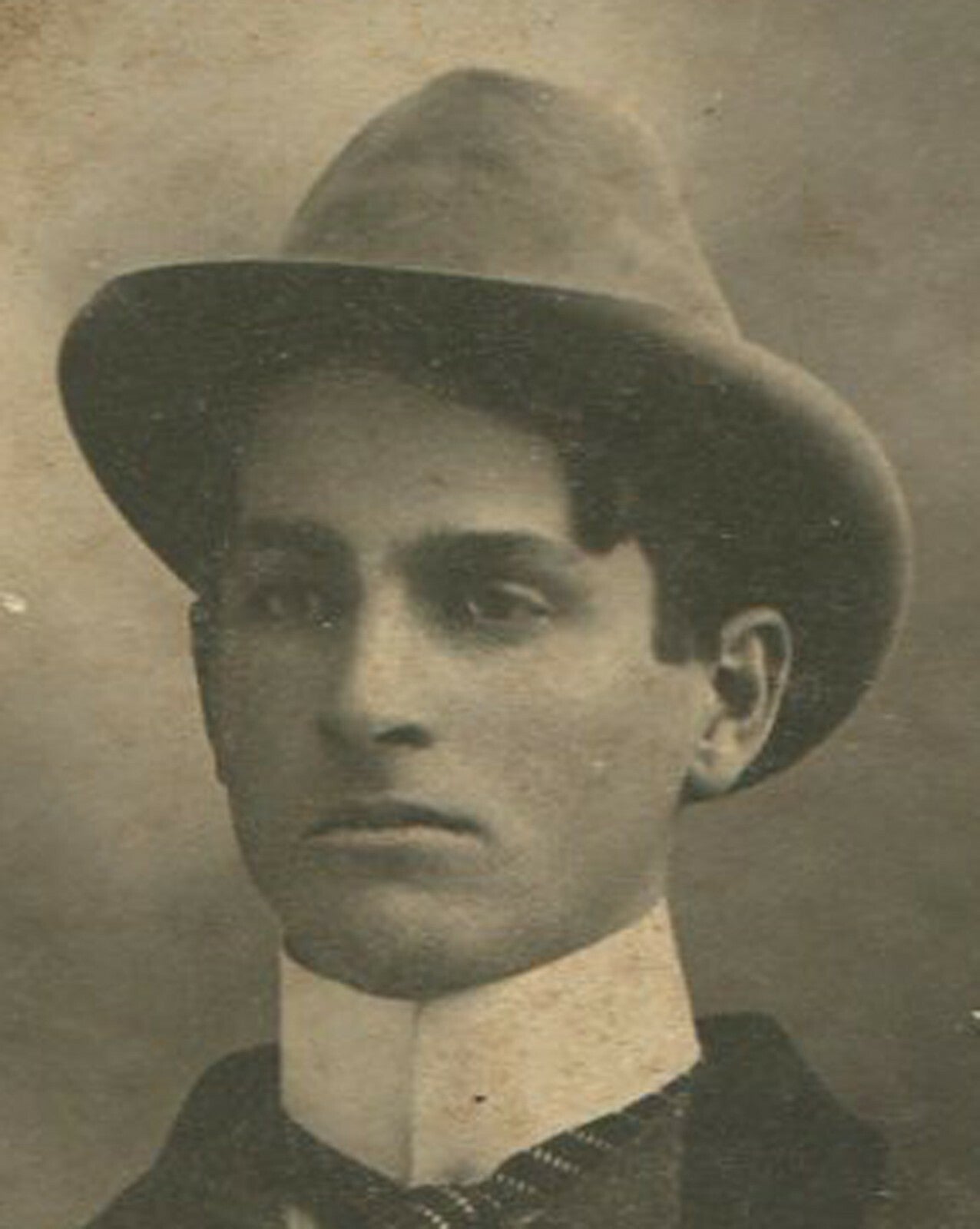 Vintage Cabinet Card Portrait: Handsome Man in High Collar and Hat - Original