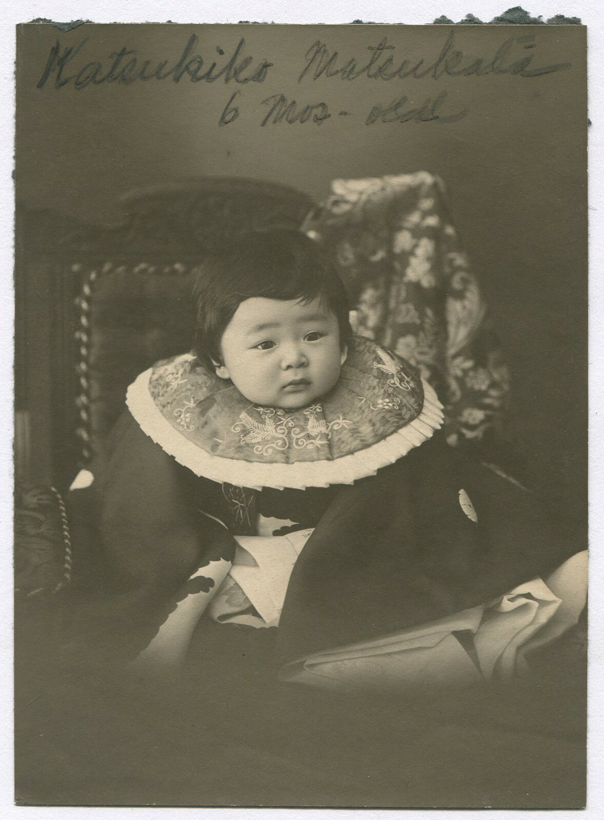 CUTE JAPANESE TODDLER W/ORNATE COLLAR. 5.25X3.75 B&W PHOTO. 1910s.