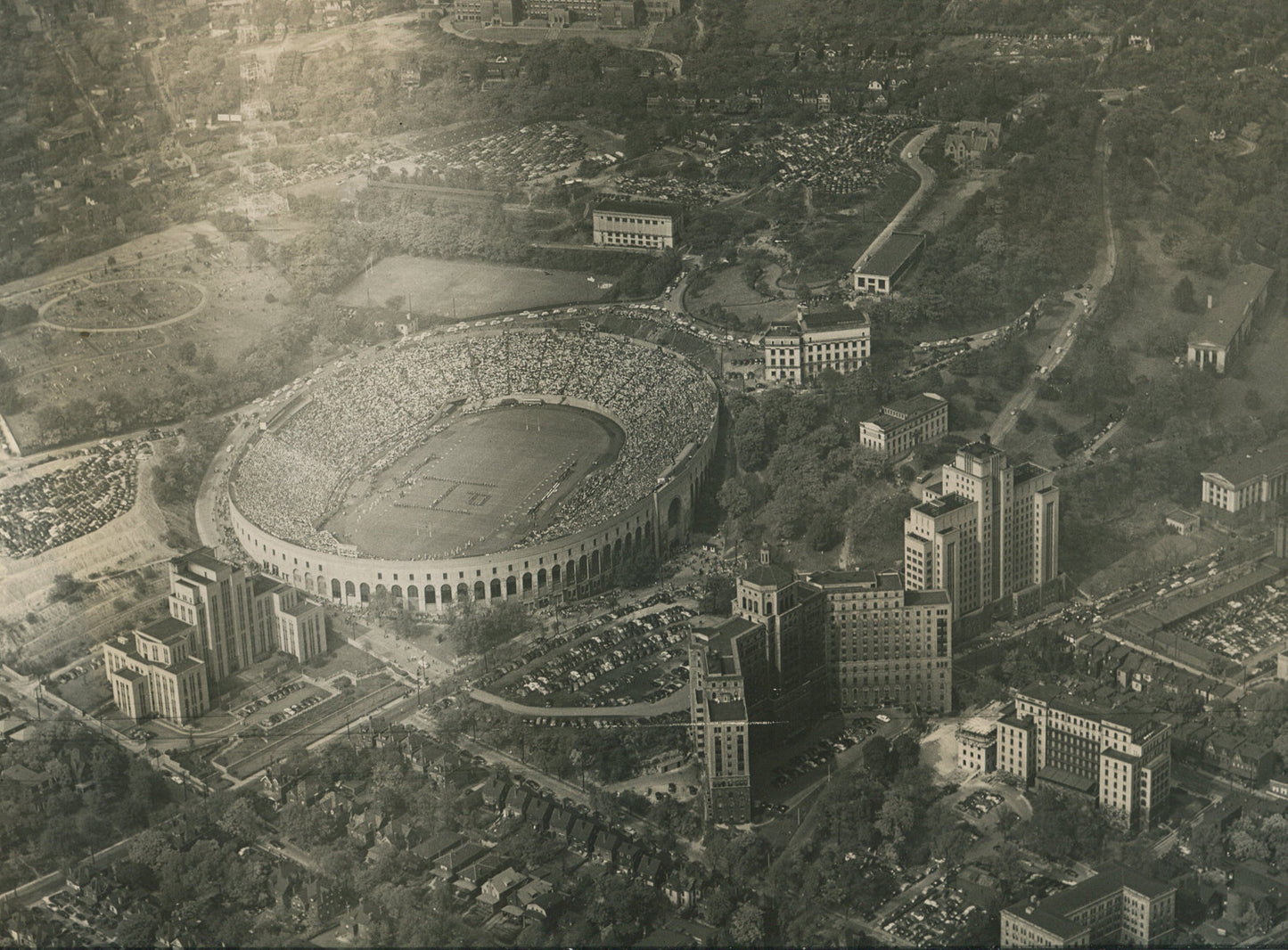 PITT STADIUM, PGH. AERIAL VIEW/GERLACH & KASAK, 1940-60.