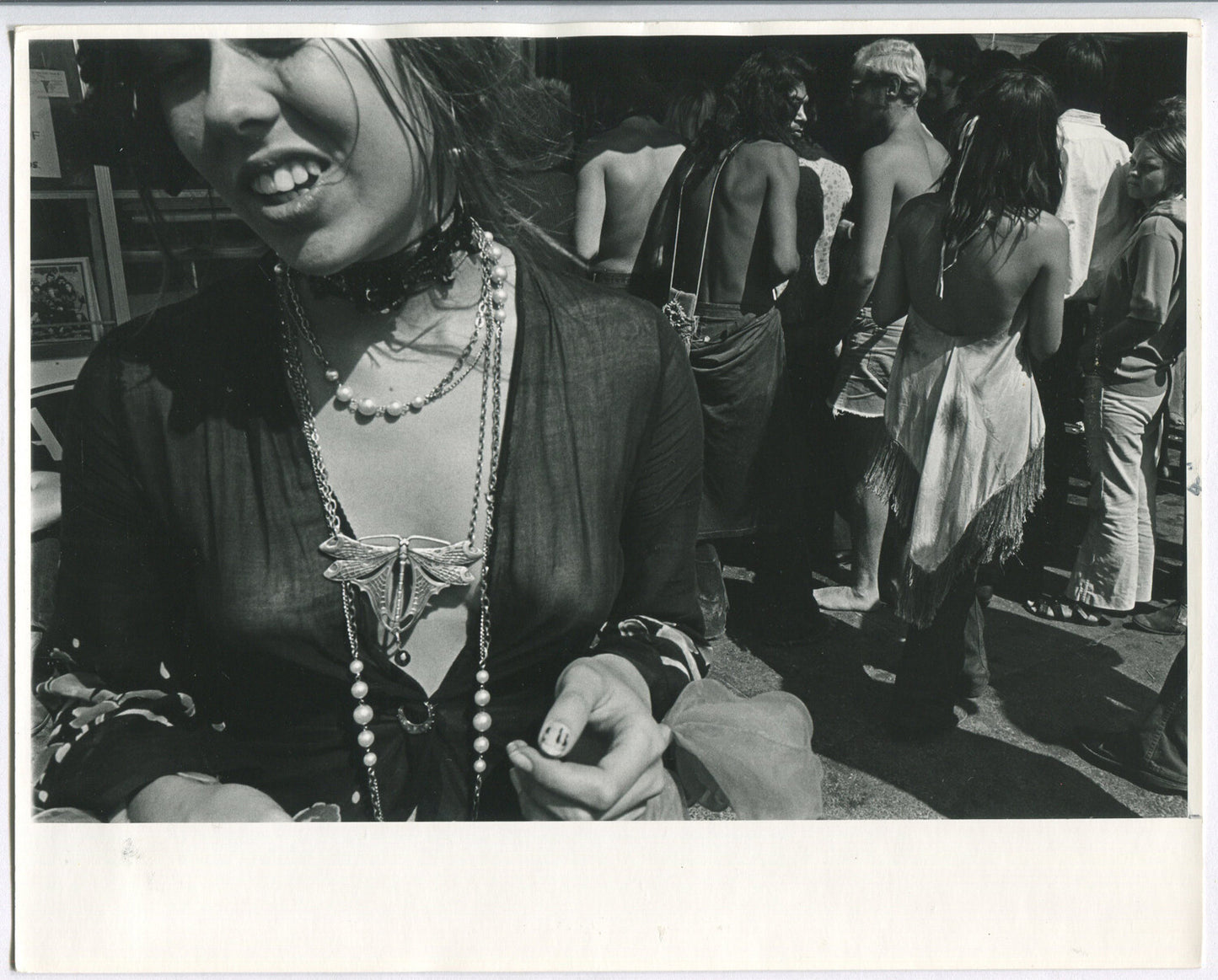 HIPPIES DOING HIPPIE STUFF. 8X10 B&W, 1960-70.