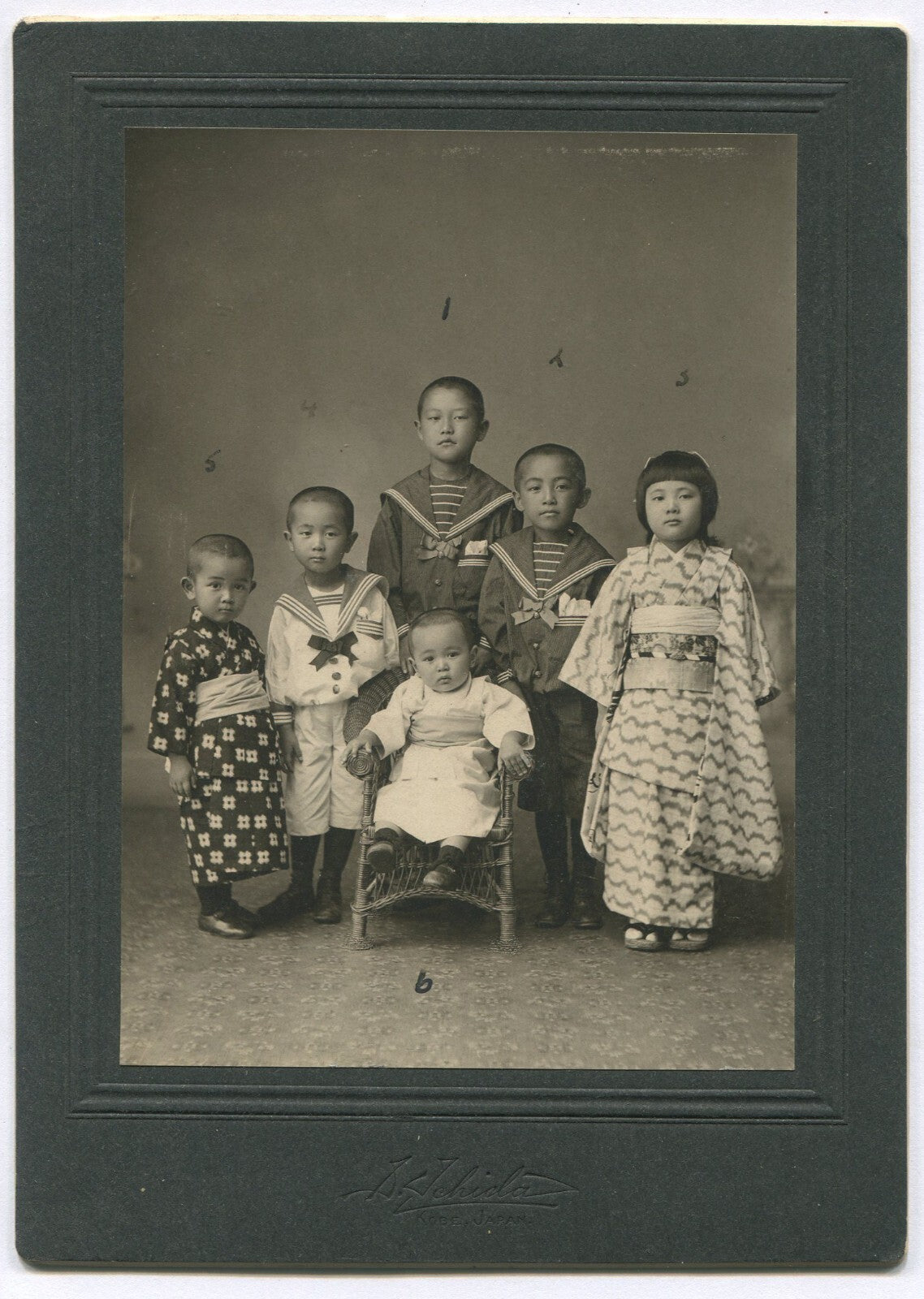 JAPANESE CHILDREN FAMILY PORTRAIT. ID ON CARD BACK. CABINET CARD 1900-20s.