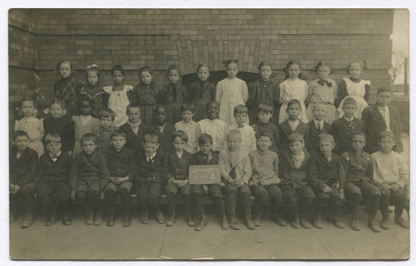 LUMINGTON SCHOOL PHOTO. BLACK AND WHITE STUDENTS. PHOTO POSTCARD. EARLY 1900s.