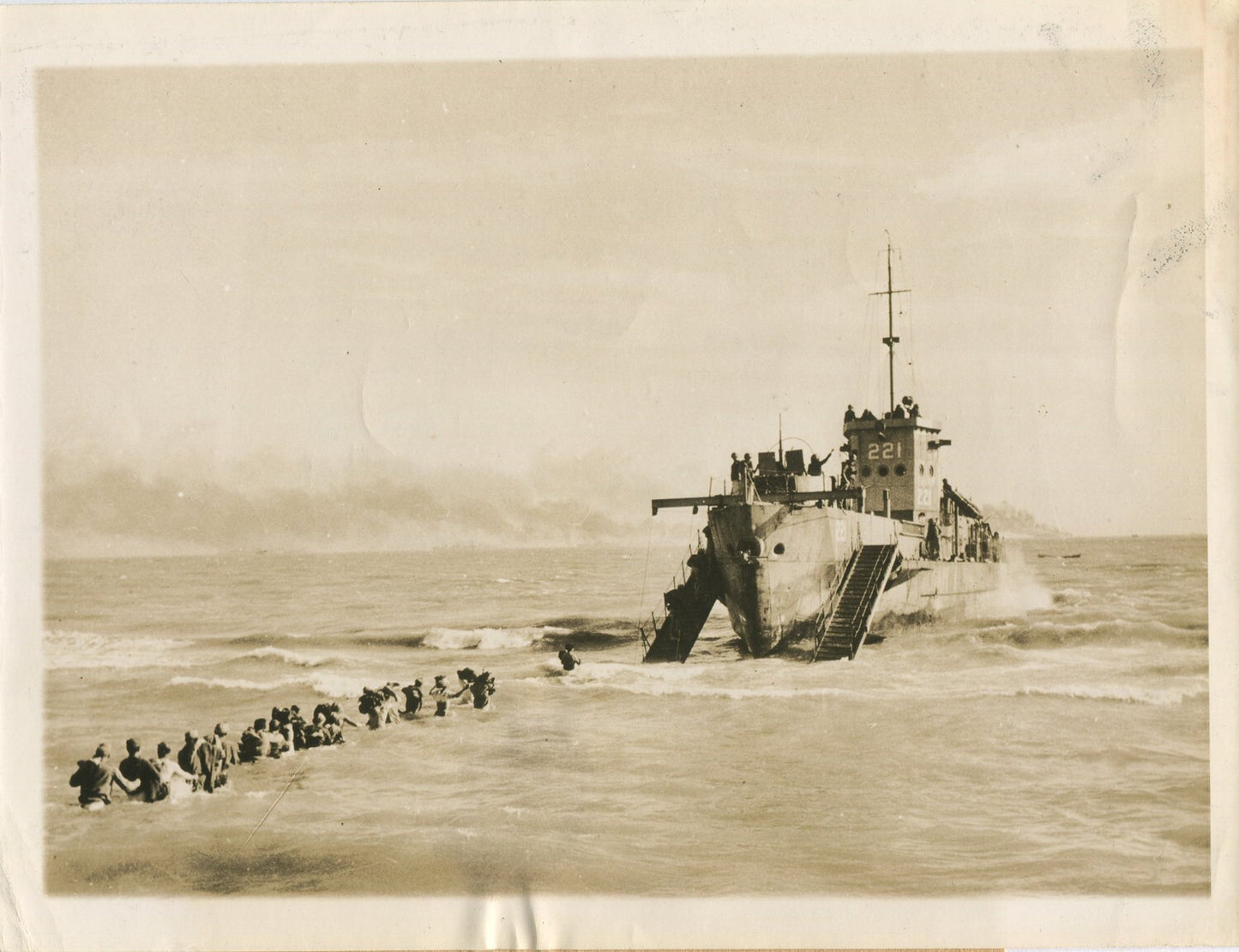 Vintage WWII Photo 8x10 - Axis Prisoners Wading Toward Landing Craft, Italy