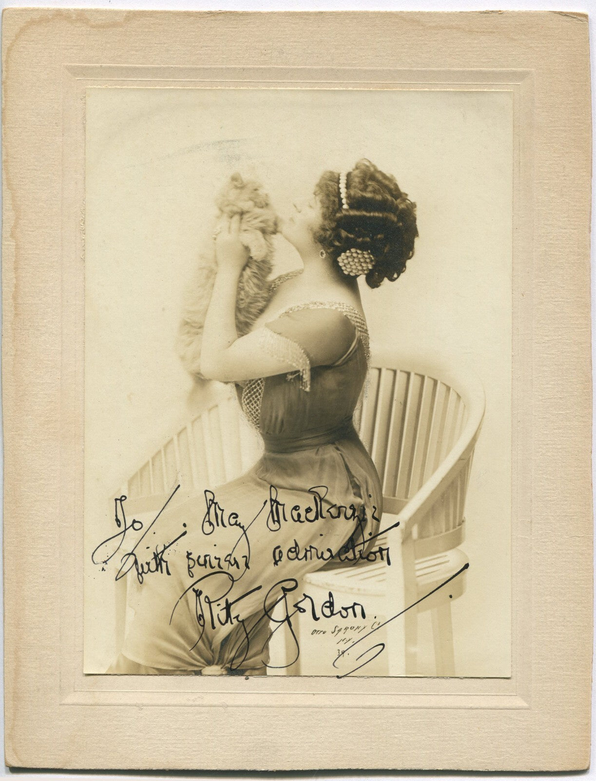 RITA GORDON, ACTRESS POSED W/PUPPY. 1900. B&W PHOTO ON 9X7 CARD.
