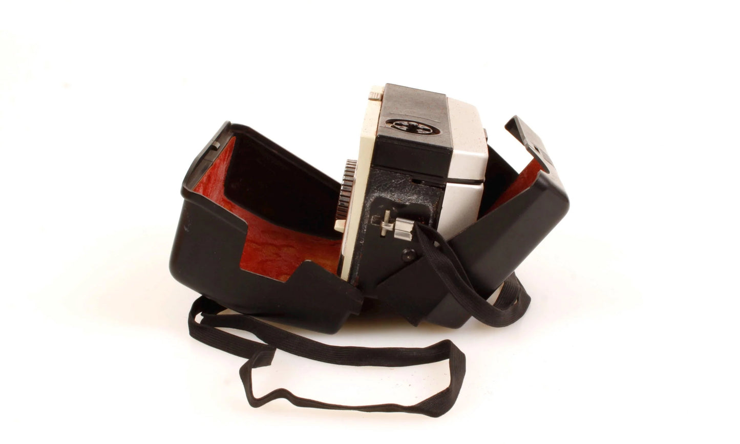 Kodak Instamatic 104 with Case and 127 Film TESTED & WORKS