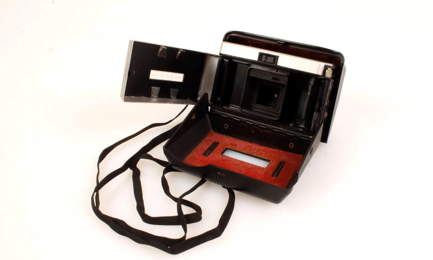 Kodak Instamatic 104 with Case and 127 Film TESTED & WORKS
