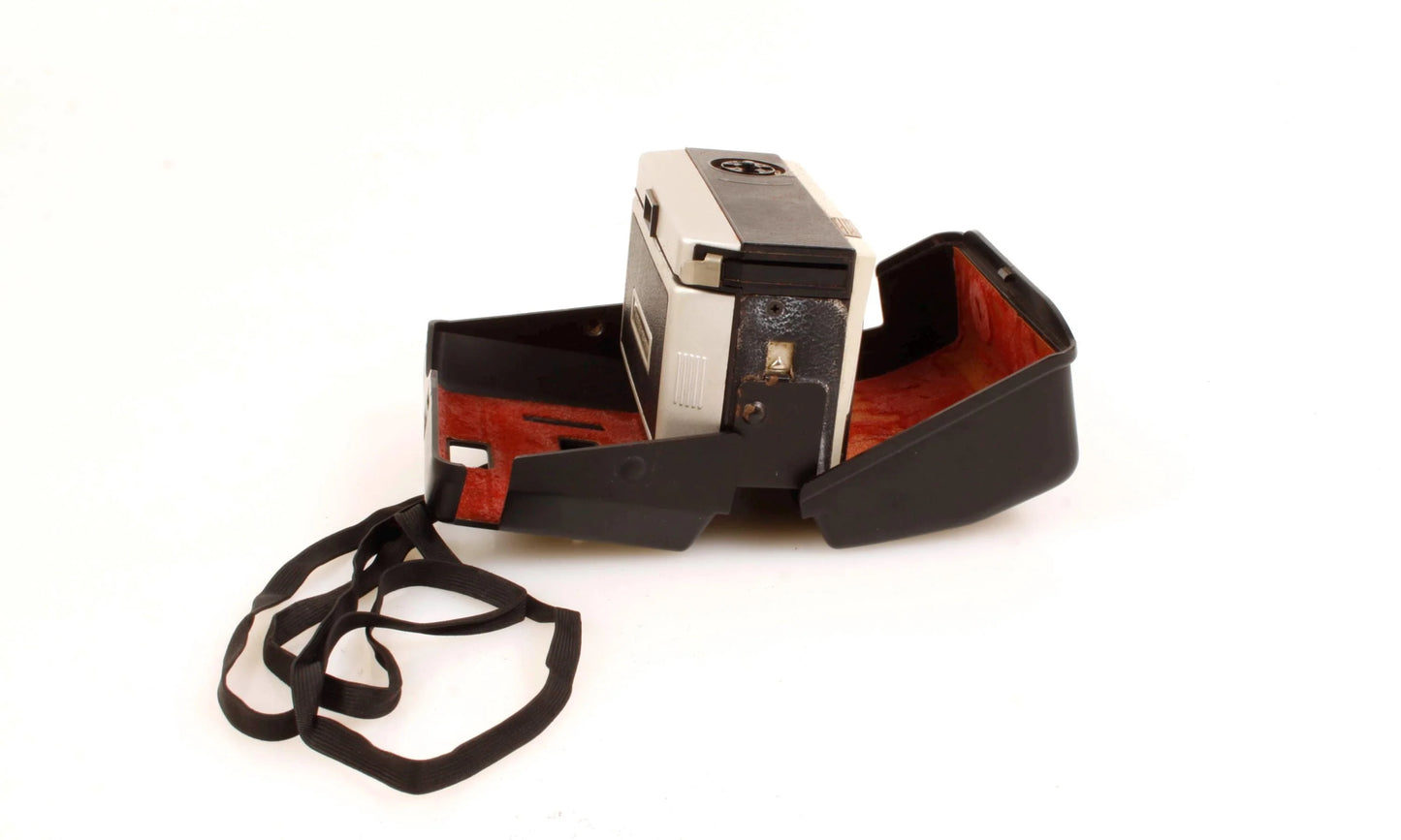 Kodak Instamatic 104 with Case and 127 Film TESTED & WORKS