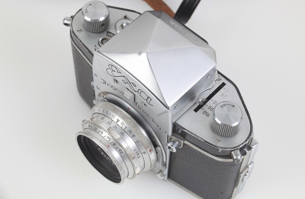 1952 EXAKTA 35mm Miniature Reflex Camera