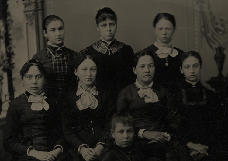 TINTYPE HALF PLATE GROUP PHOTO WOMEN AND BOY. RARE.