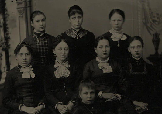 TINTYPE HALF PLATE GROUP PHOTO WOMEN AND BOY. RARE.