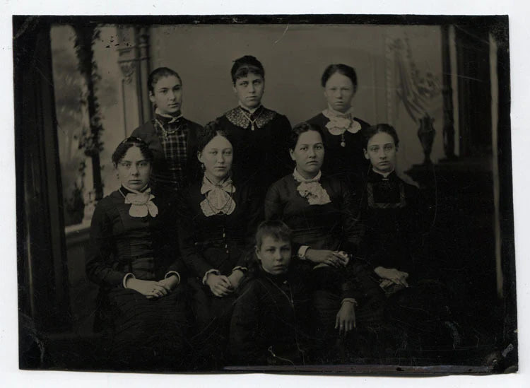 TINTYPE HALF PLATE GROUP PHOTO WOMEN AND BOY. RARE.