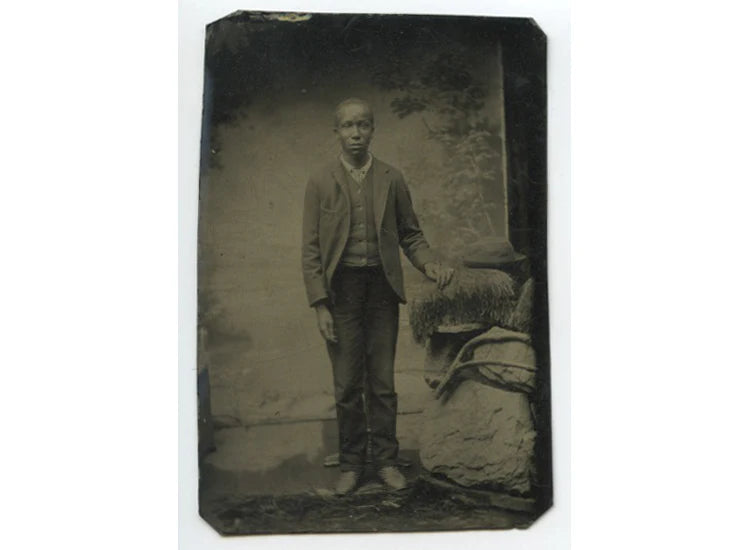 AFRICAN AMERICAN YOUNG MAN ANIQUE TINTYPE PORTRAIT W/ PAINTED BACKDROP