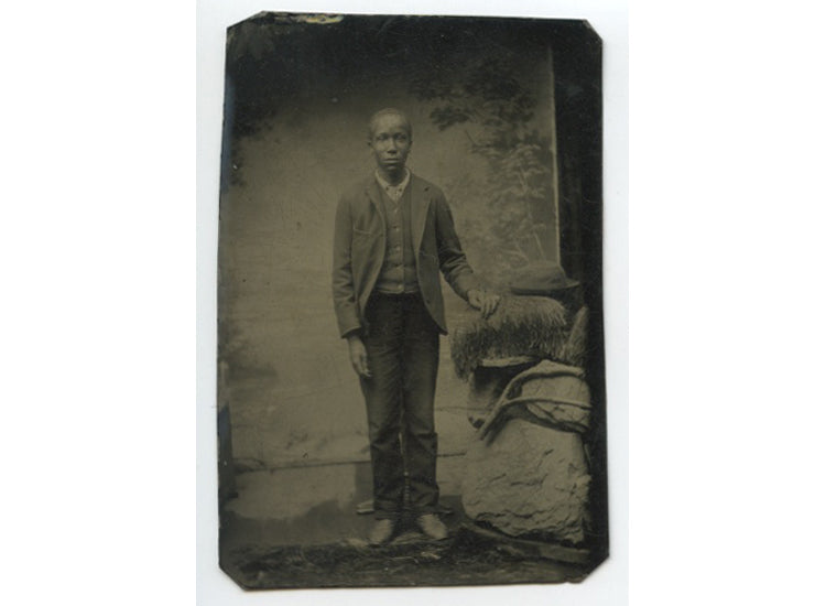 AFRICAN AMERICAN YOUNG MAN ANIQUE TINTYPE PORTRAIT W/ PAINTED BACKDROP