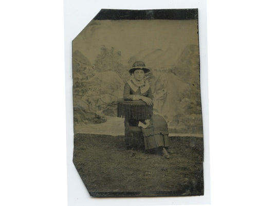 YOUNG LADY IN POSING STOOL W/ GREAT HAT TINTYPE STUDIO PORTRAIT