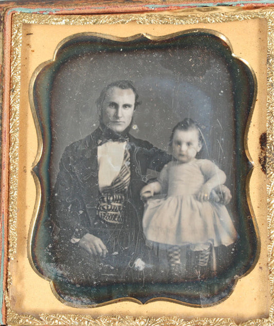 DAGUERREOTYPE FATHER AND YOUNG DAUGHTER. 1/6TH PLATE HALF CASE.