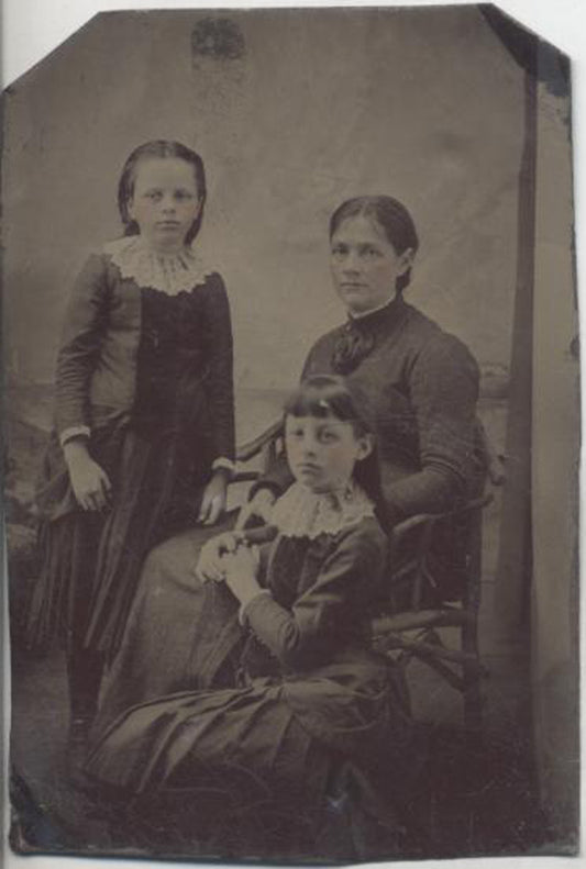 TINTYPE PORTRAIT OF MOTHER   TWO DAUGHTERS W/ TINTED CHEEKS
