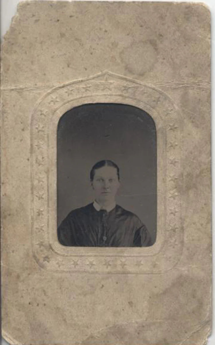SHARP TINTYPE PORTRAIT OF BEAUTIFUL YOUNG WOMAN