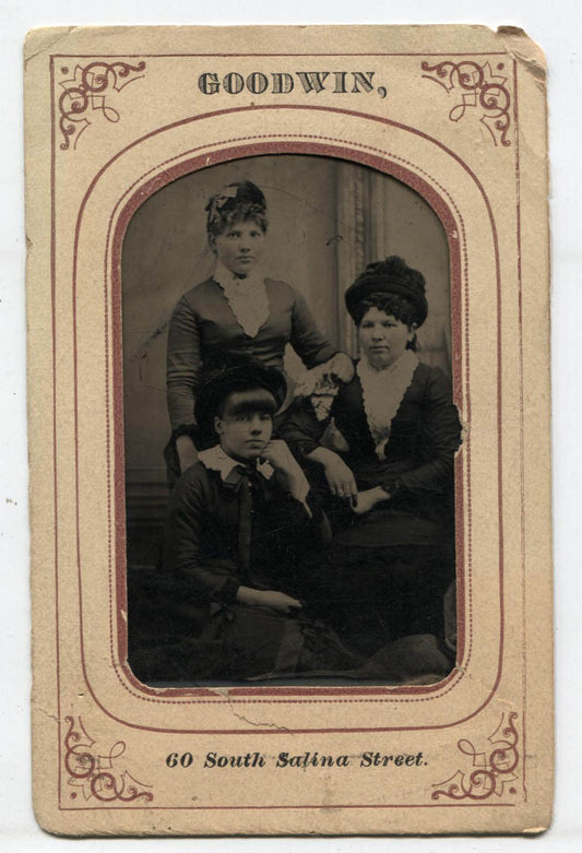 TINTYPE THREE WOMEN CASUAL POSE WEARING HATE, TINTED.
