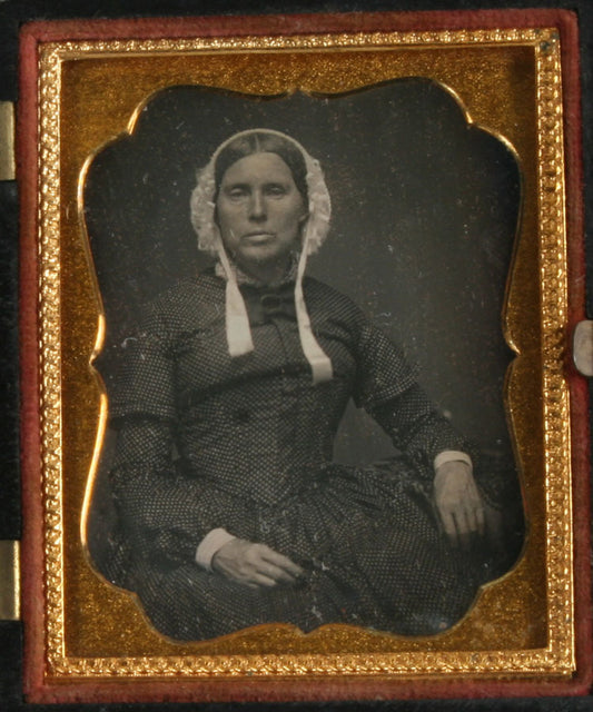 DAGUERREOTYPE GRIM WOMAN IN BONNET. 9TH PLATE, FULL UNION CASE.
