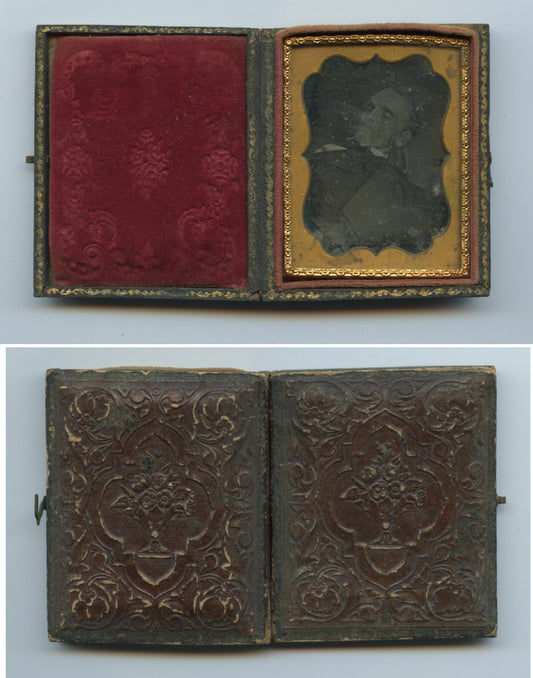 DAGUERREOTYPE POST MORTEM, MAN WITH BEARD. 9TH PLATE FULL CASE.