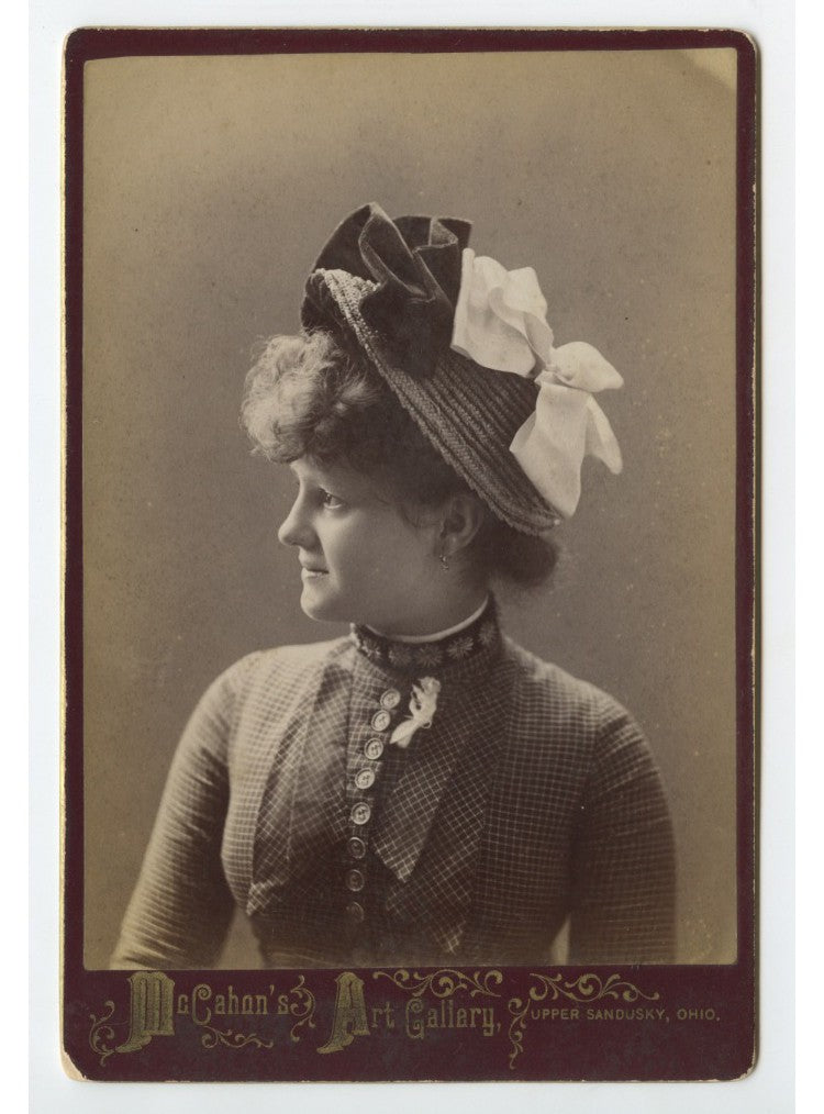 Vintage cab card photo: elegant lady in a pretty hat, Katzenmeyer, Sandusky OH