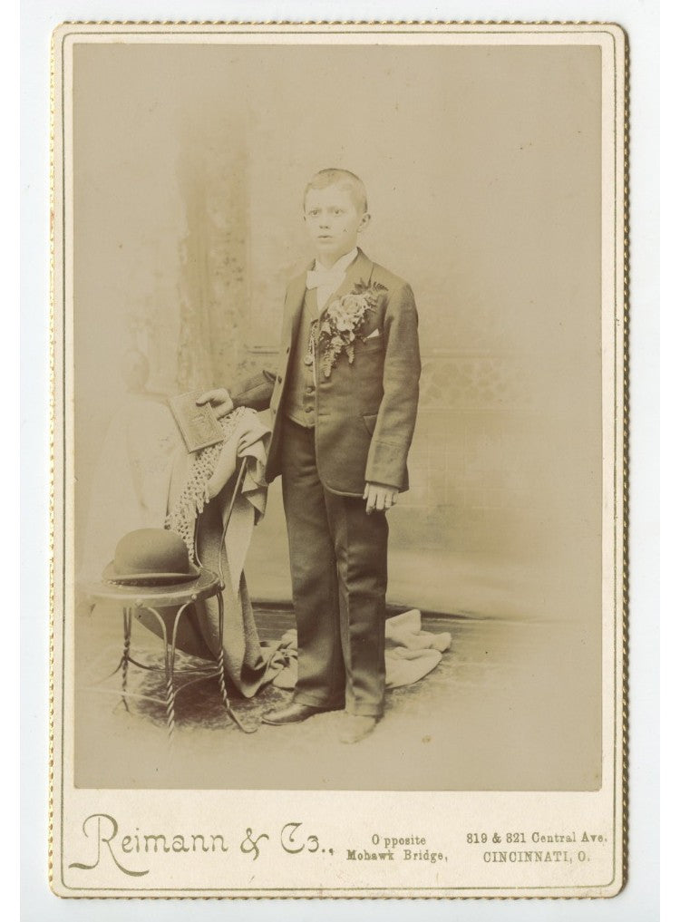 Rare Vintage cabinet card photo - man with Bible, Cincinnati OH, graphic back,