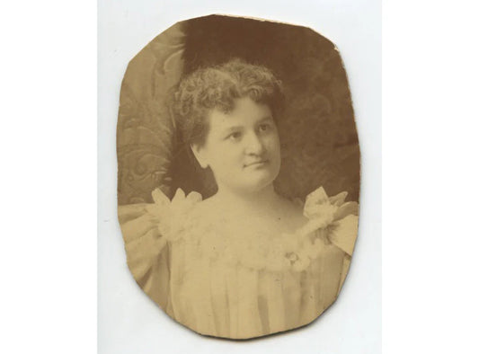 CDV STUDIO PORTRAIT LADY W/ BOWS