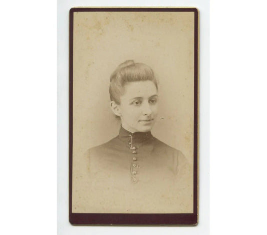 CDV STUDIO PORTRAIT LADY W/ DARK COLORED DRESS